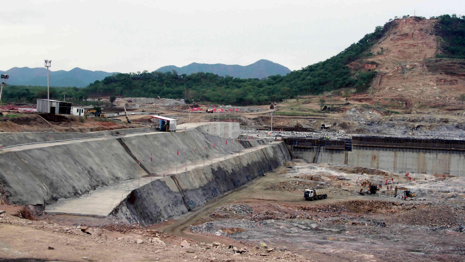 Египет и Судан приветстват предложението на Тръмп да посредничат в спора за язовирната стена на река Нил