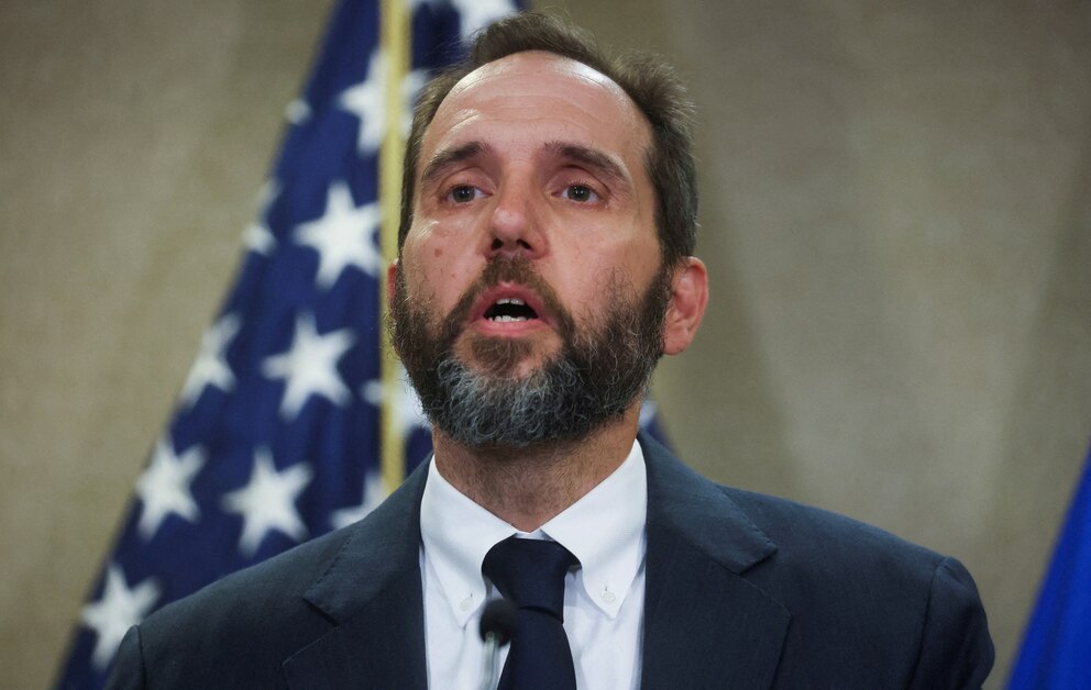PHOTO: Special Counsel Jack Smith talks to reporters about the federal charges in an indictment of former President Trump on charges of unauthorized retention of classified documents and conspiracy to obstruct justice in Washington, June 9, 2023. 
