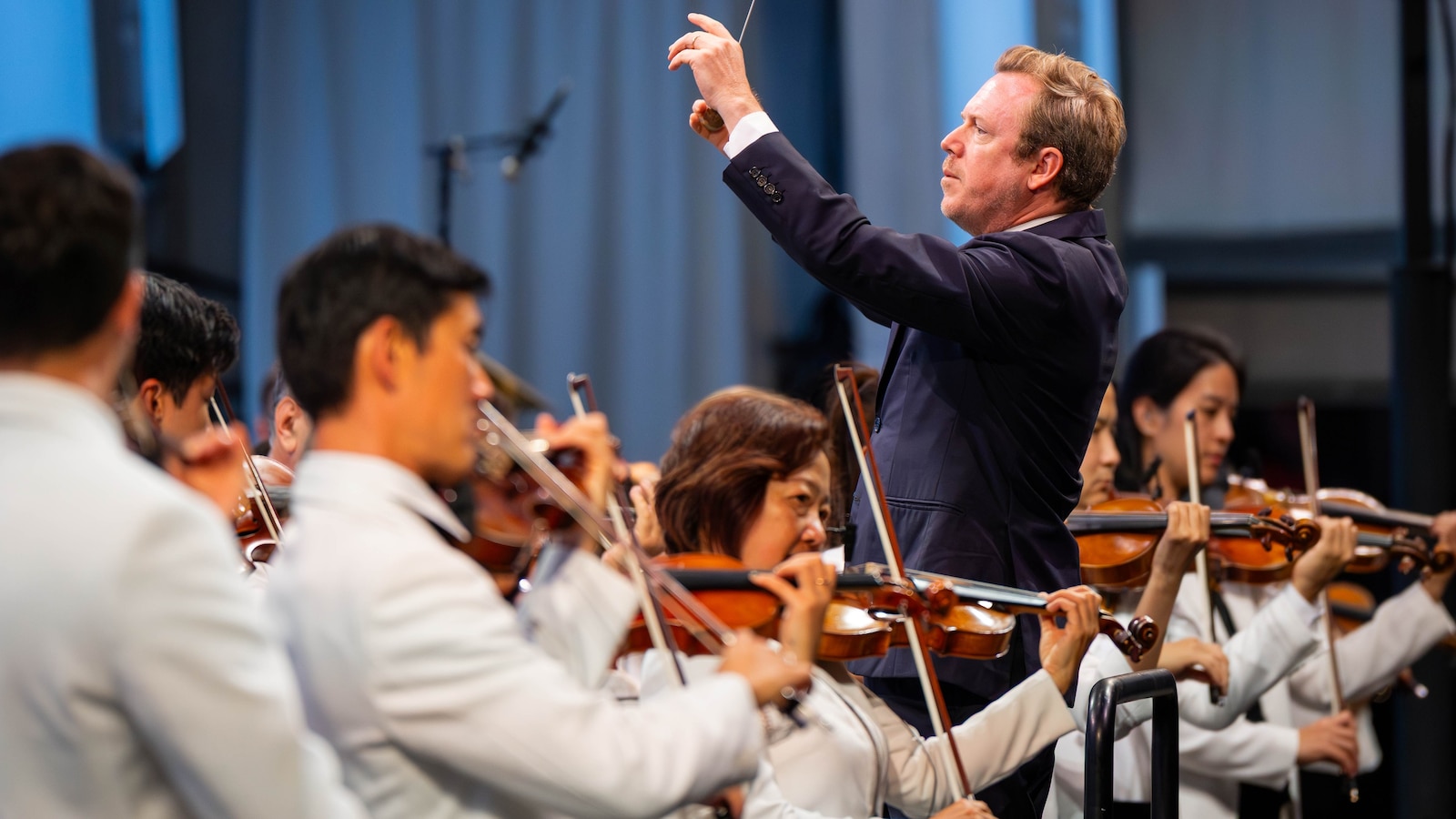 British conductor Daniel Harding to follow Dudamel as LA Philharmonic music director  abcnews.com