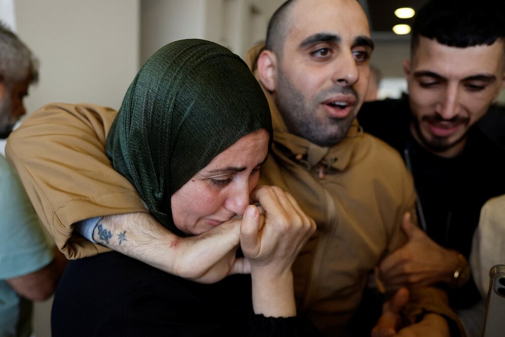 Huge crowds welcome freed Palestinian prisoners back to Gaza - Good