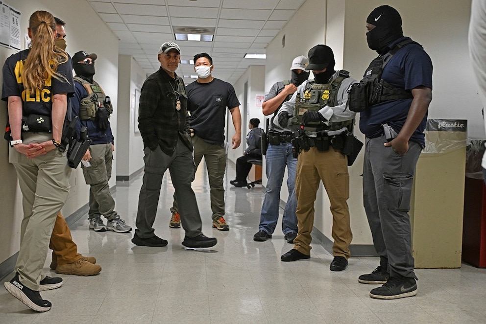 PHOTO: Atmosphere at Immigration court on July 21st in NYC