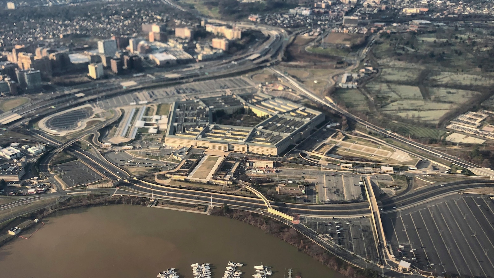 El Pentágono eliminará las oficinas de los medios después de que un juez restableciera las credenciales de prensa del New York Times