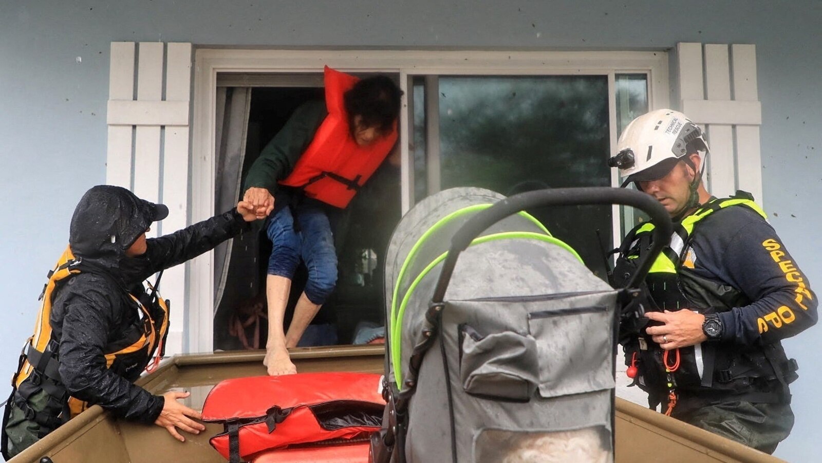 Acts of heroism, rescues emerge after hundreds are trapped due to ...