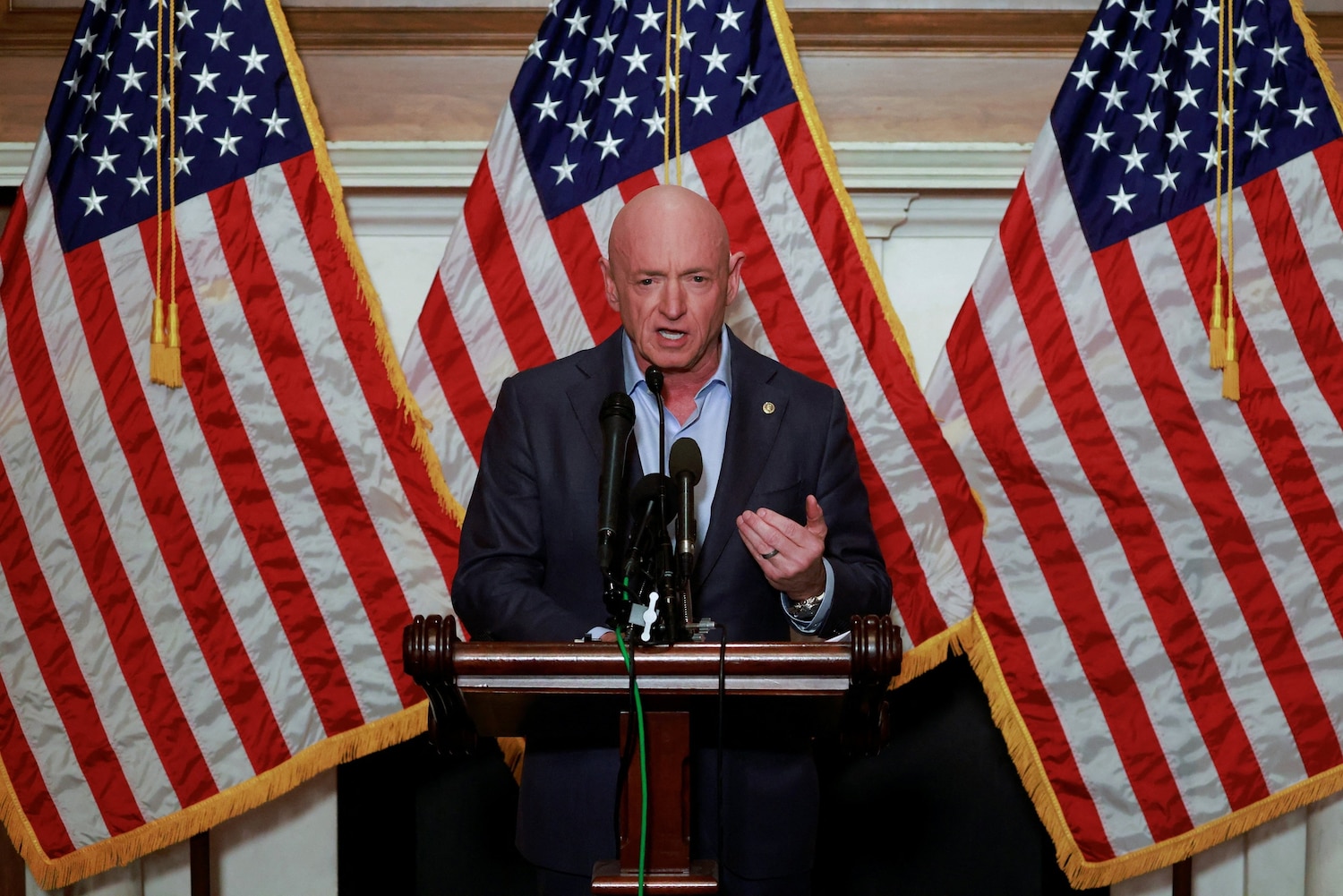 Sen. Kelly slams Trump, calls for investigation into Caribbean strikes and for Hegseth to testify - ABC News