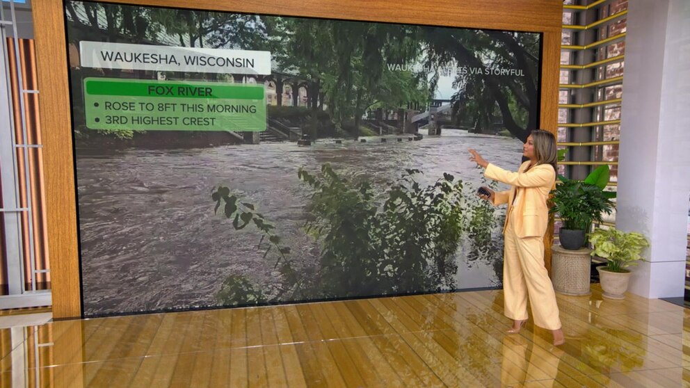 Video New flash flood threats; dangerous heat on both coasts - ABC News