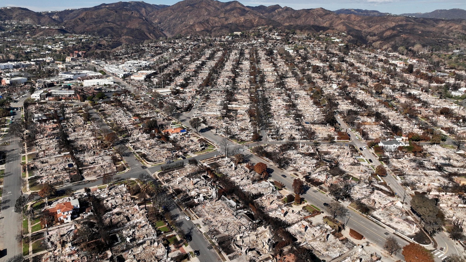Judge orders man accused of starting deadly LA wildfire jailed while awaiting trial