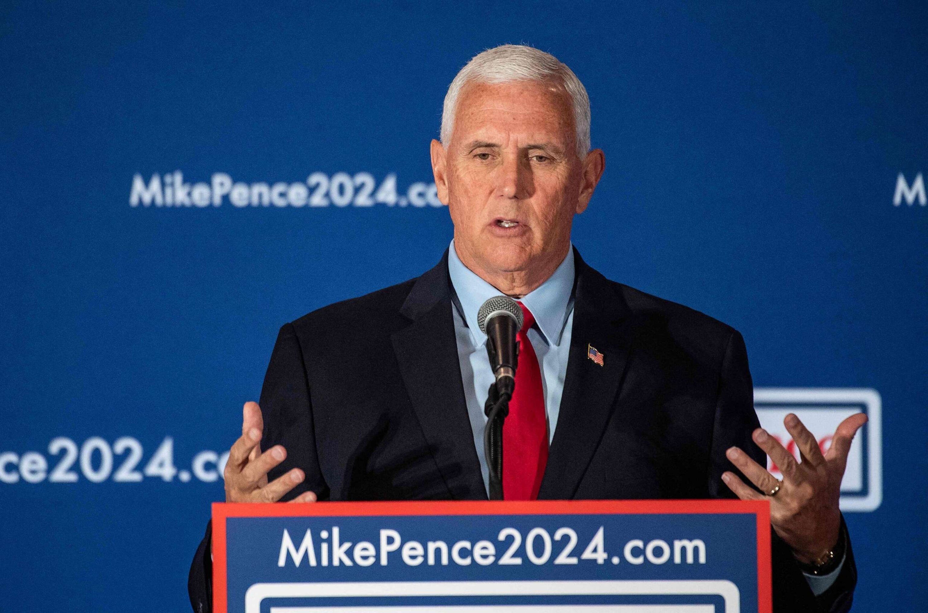 PHOTO: Former Vice President and 2024 presidential hopeful Mike Pence speaks at a campaign event in LaBelle Winery & Event Center in Derry, N.H., on June 9, 2023.