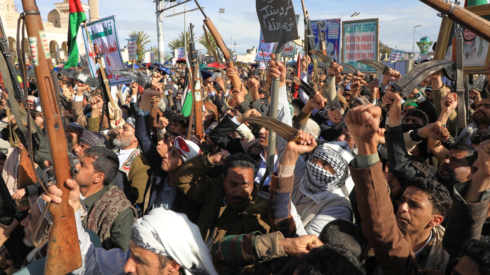 A Houthi missile attack on Israel stokes fears of renewed Red Sea shipping strikes