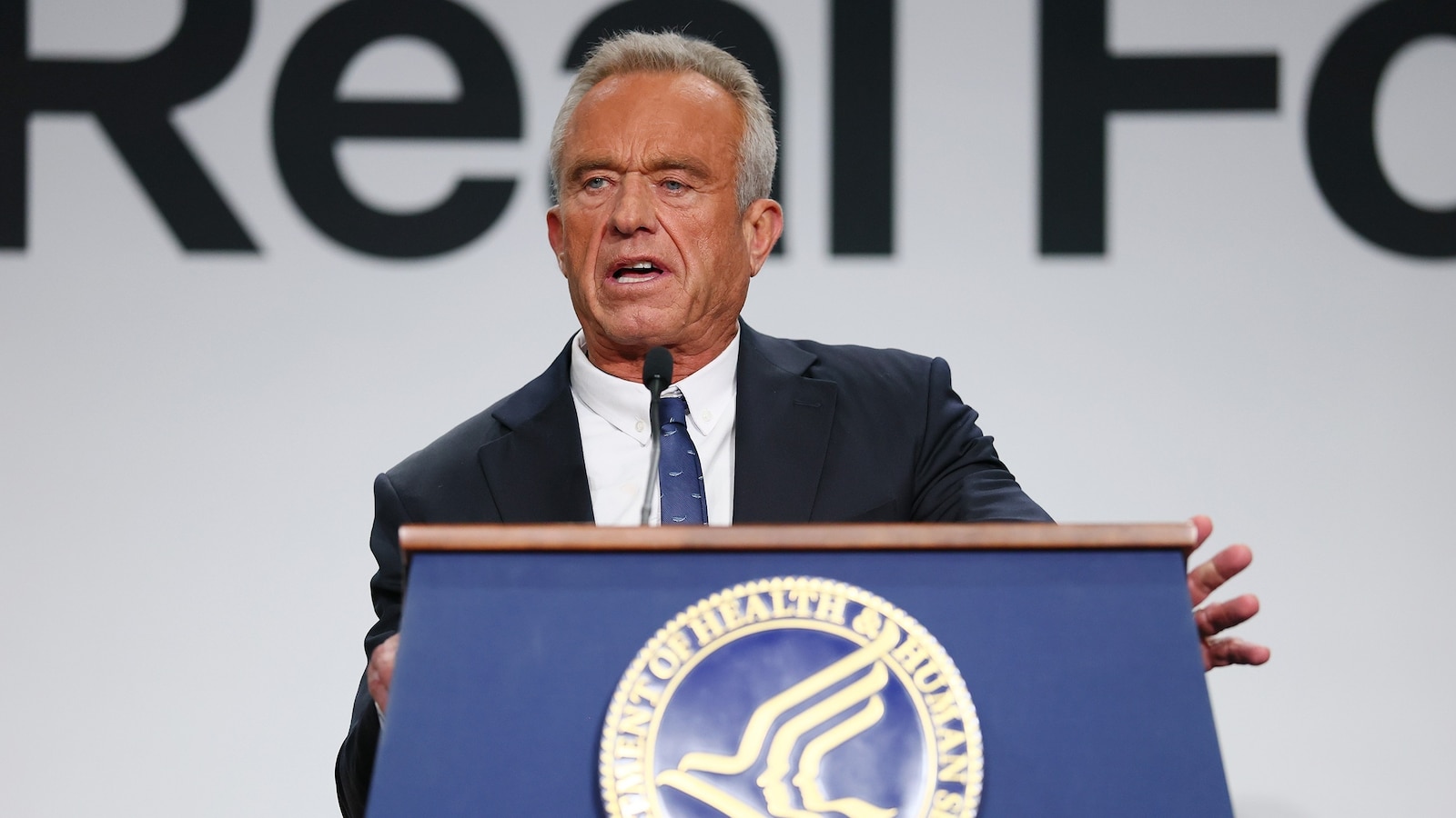 RFK Jr. sagt, die FDA werde auf einen Antrag zur erneuten Prüfung einiger ...