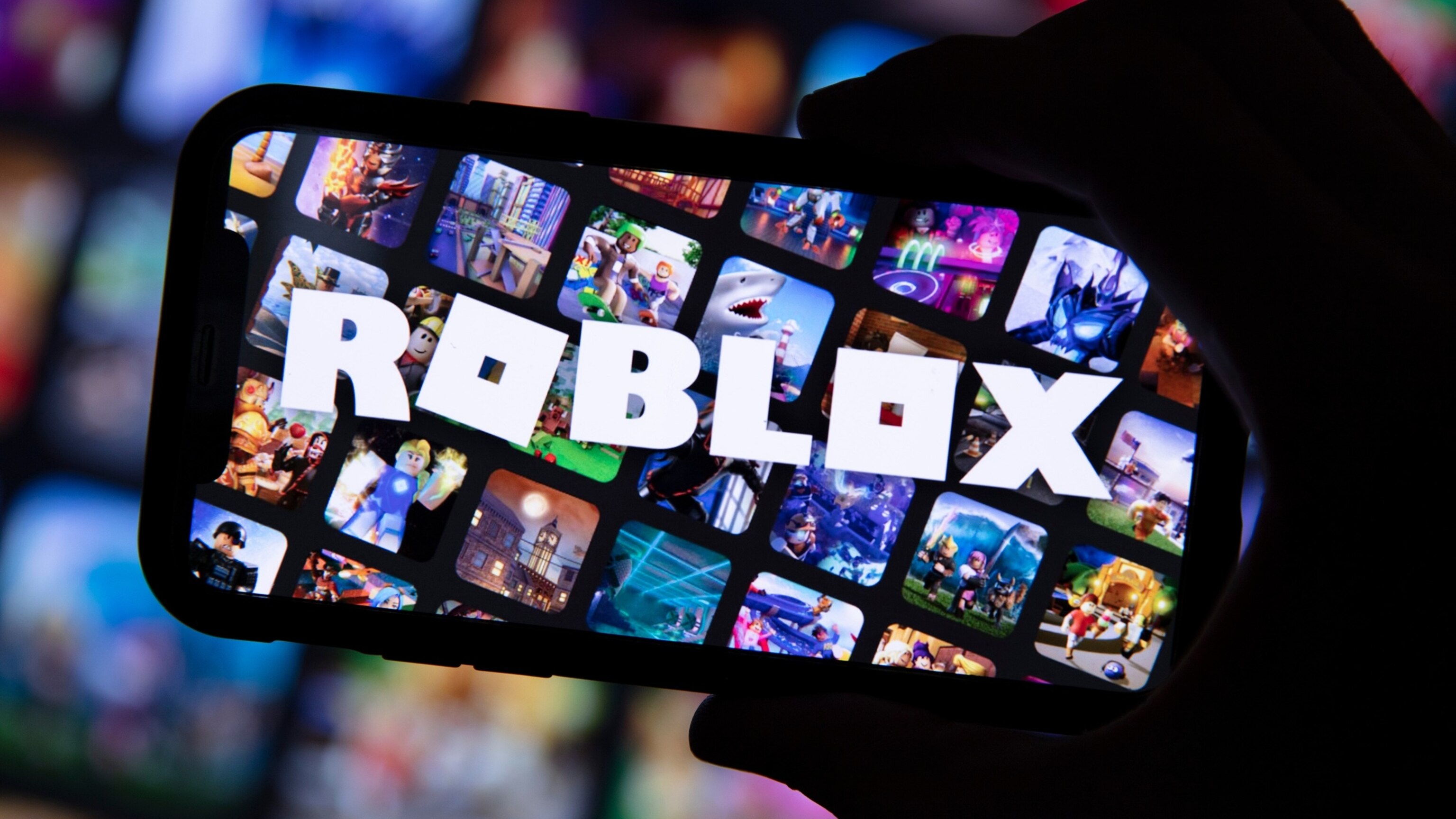 What Parents Should Know About Roblox Safety Features Amid Renewed Roblox As Gmh 251118 HpMain 16x9 