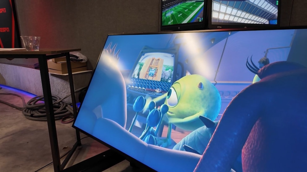 Video Behind the scenes of ‘Monsters Funday Football’