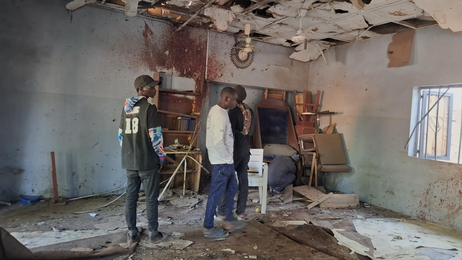 Blast at mosque in Nigeria kills 5 and injures more than 30 in apparent suicide attack