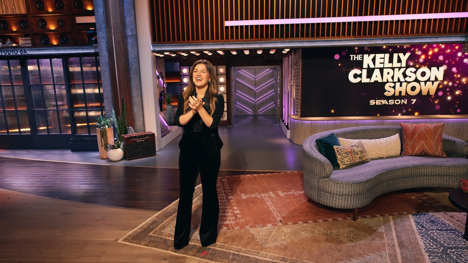 Kelly Clarkson returns to talk show nearly 2 months after ex-husband's ...