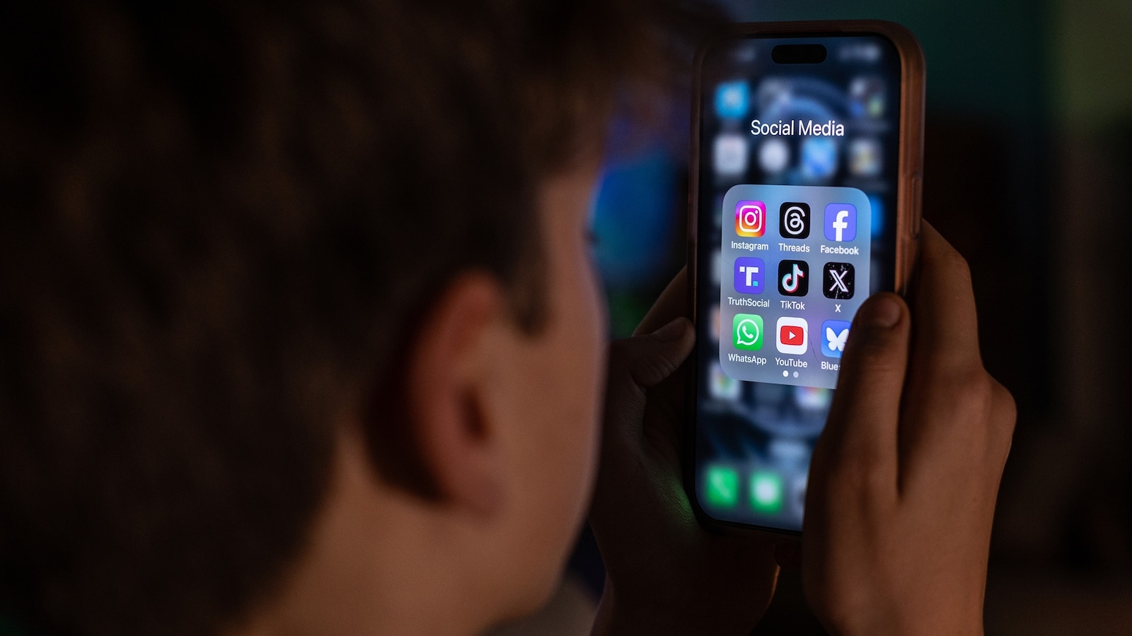 New report says screen time limits for children are no longer enough