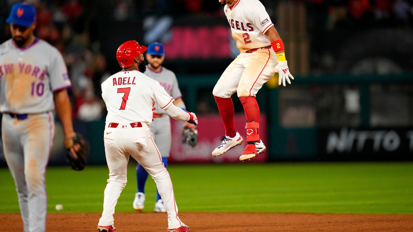 Oswald Peraza's two-out RBI single in 10th inning lifts Angels to 4-3 win over Mets