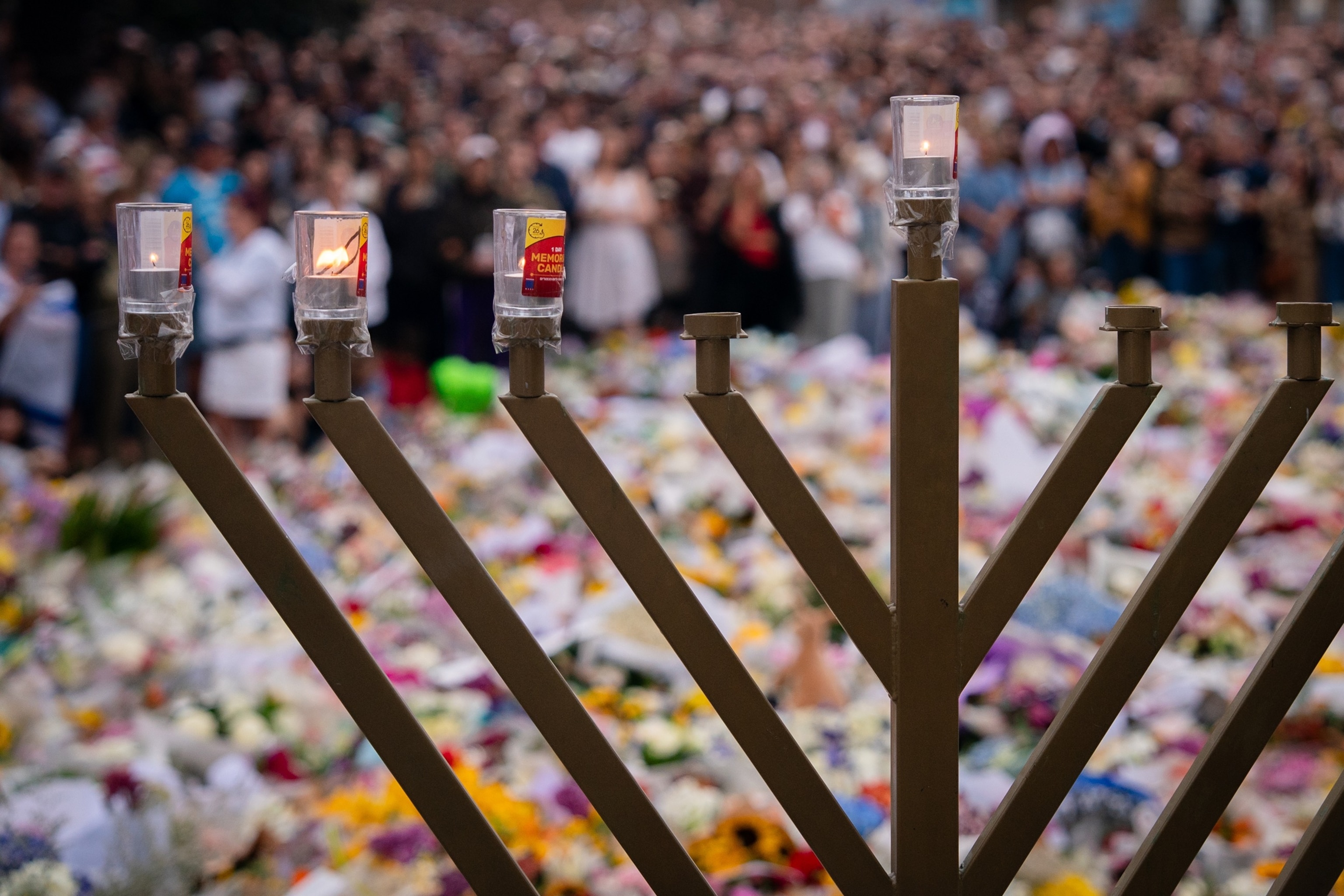 Các nghi phạm vụ xả súng hàng loạt tại bãi biển Bondi, Úc đã đến Philippines vài tuần trước vụ tấn công.