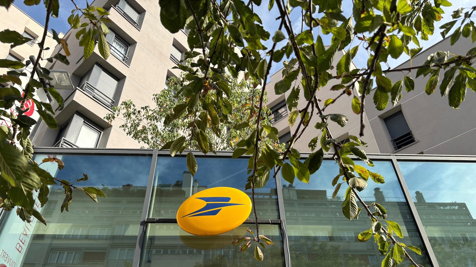 Pro-Russian hackers claim cyberattack on French postal service