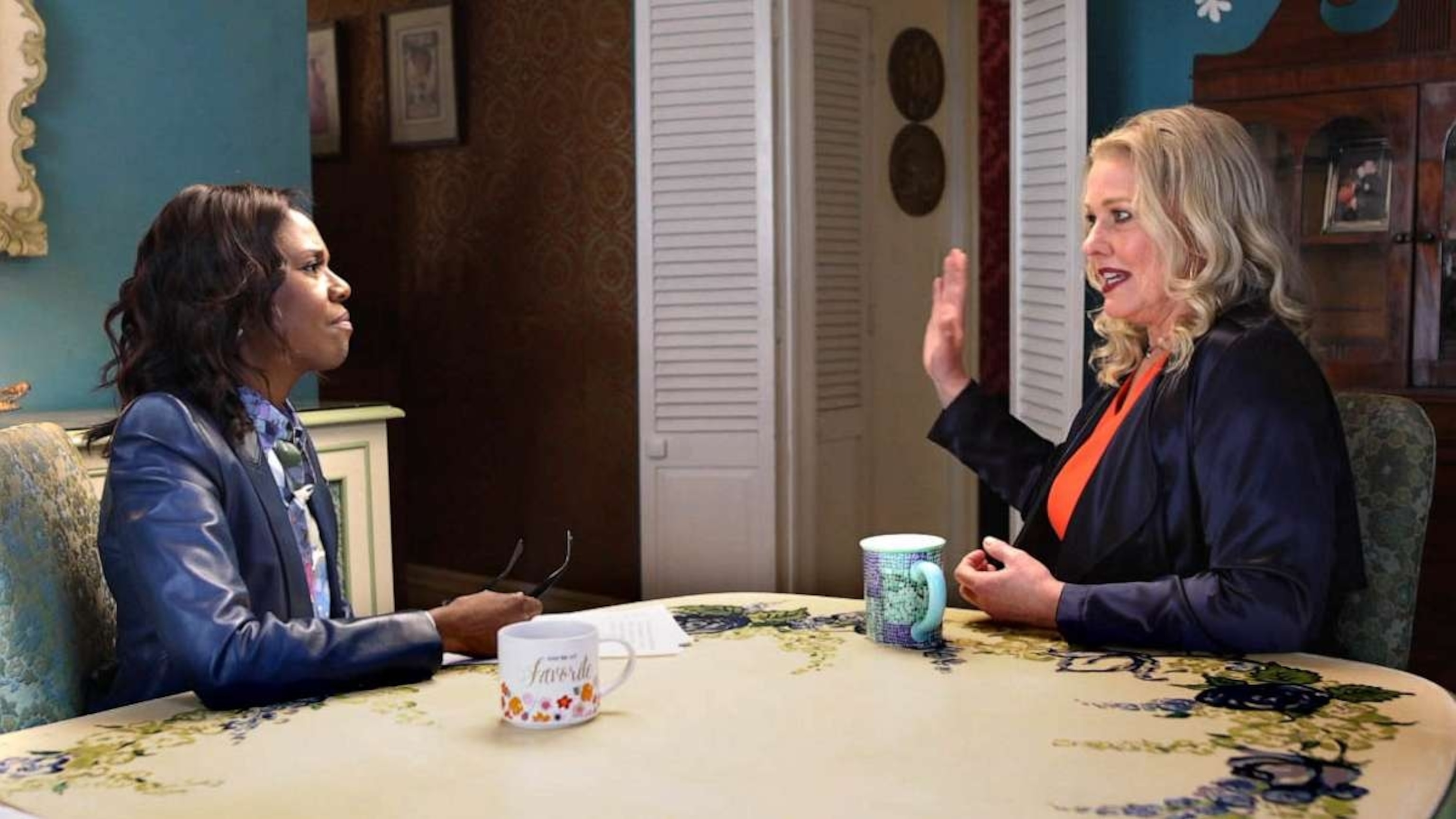 PHOTO: Supermodel Emme speaks with ABC News' Deborah Roberts.