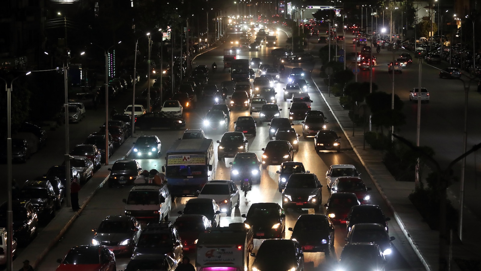 Egypt’s early closing order jolts Cairo’s night life as war-driven oil costs soar