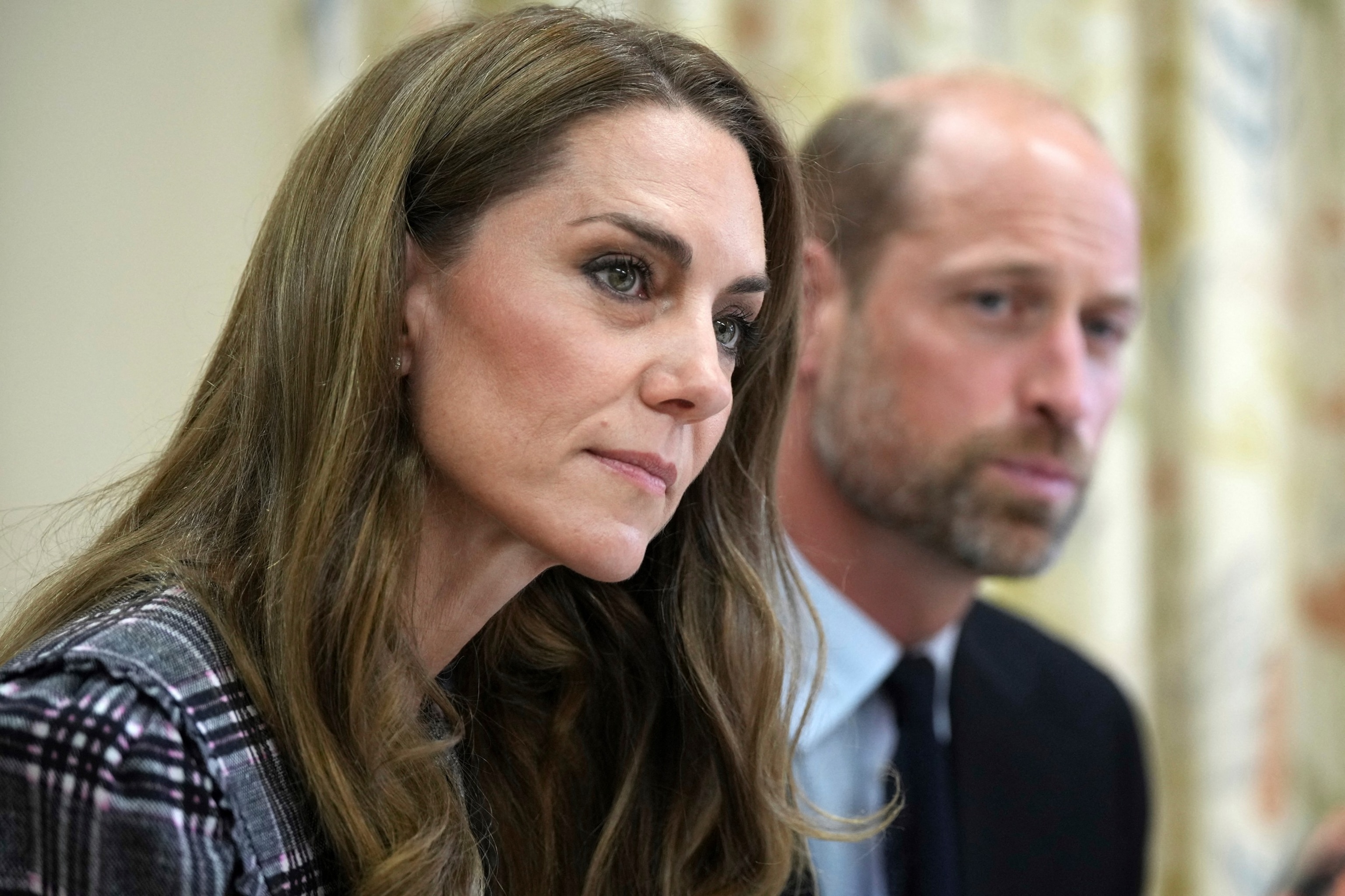 Kate Middleton returns to brunette hair in surprise appearance with Prince  William - ABC News
