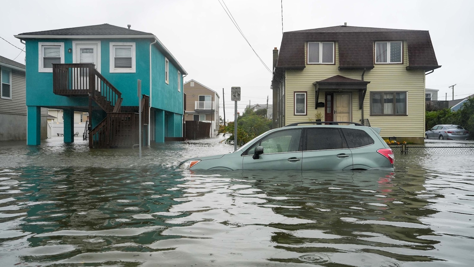  Nor'easter brings strong winds, coastal flooding and high waves to East Coast