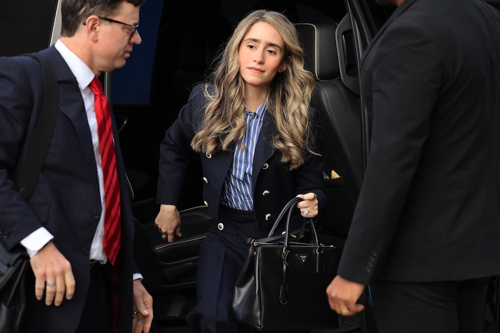 PHOTO: US-NEWS-PROSECUTORS-AMESTY-CASE-SEEK-MORE-1-OS