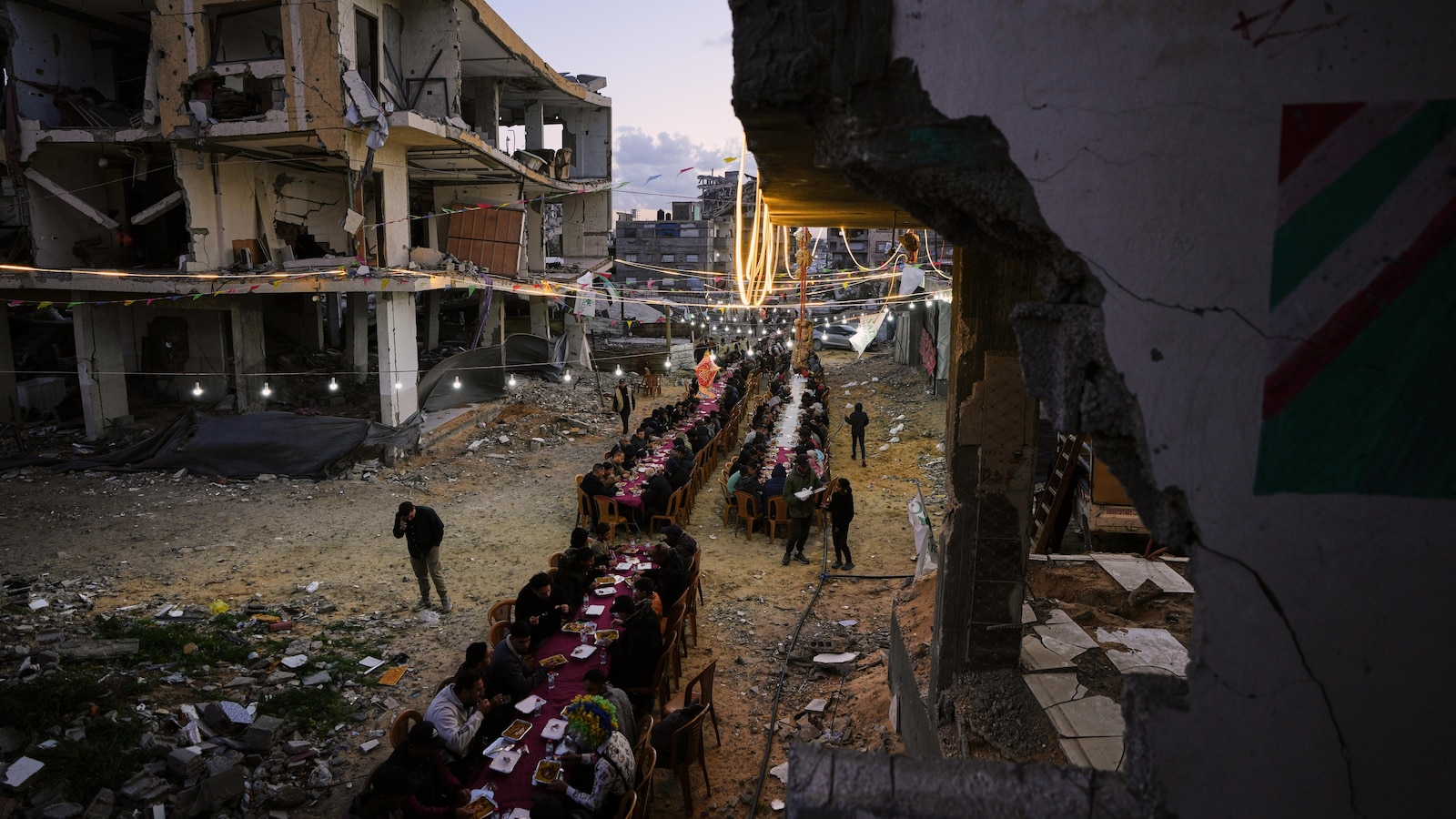 وكان لوقف إطلاق النار في غزة بعض الزخم. والآن، يخشى البعض من أن تؤدي حرب جديدة إلى تشتيت انتباه العالم