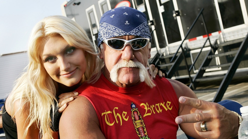 Hulk Hogan's daughter honors late WWE star in moving posts on their 'eternal bond' - ABC News