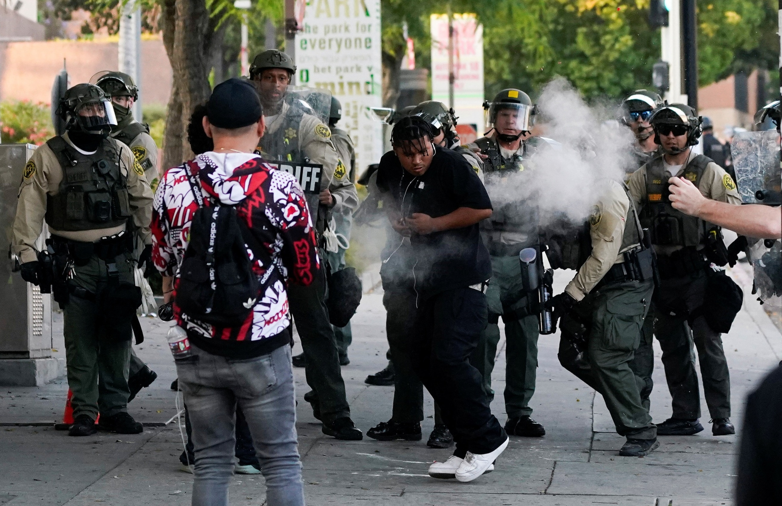 PHOTO: Protests against federal immigration sweeps continue in Los Angeles