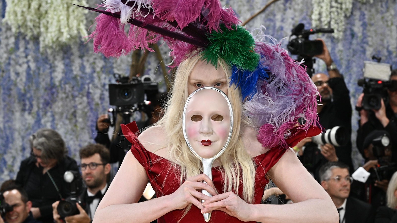 Photos show stars embracing art-inspired fashion at the 2026 Met Gala  abcnews.com