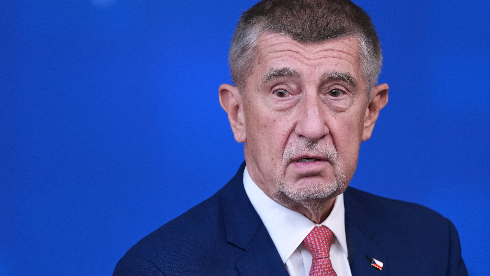 Правителството на чешкия премиер Андрей Бабиш оцеля при вота на недоверие