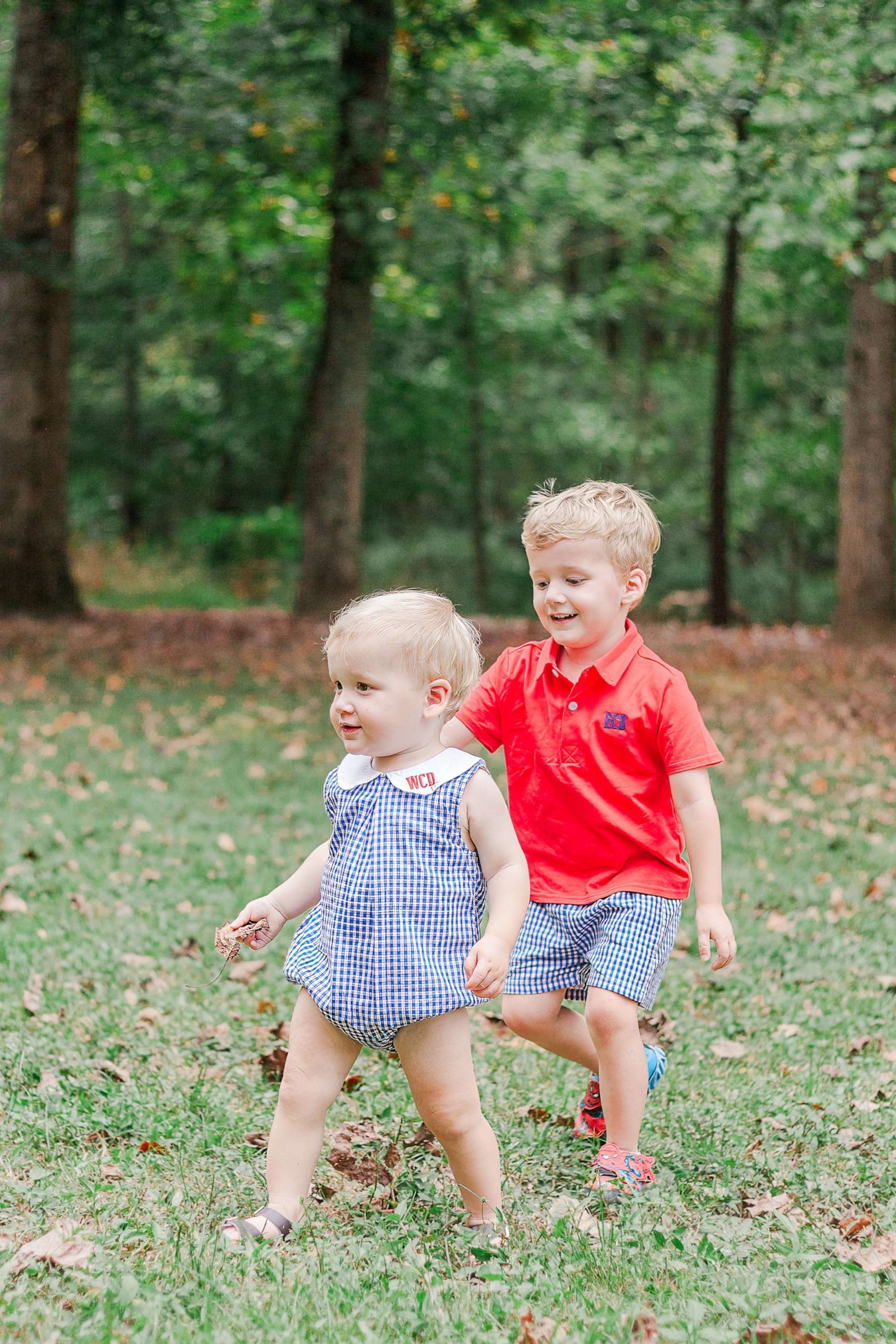 This family photo session goes awry in hilarious way - ABC News