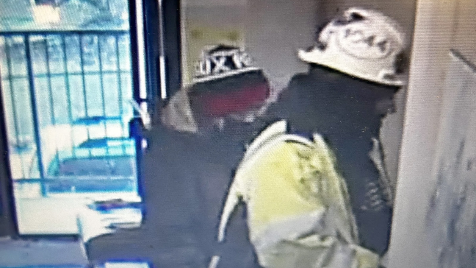 Suspects who posed as city workers sought in armed home invasion ...