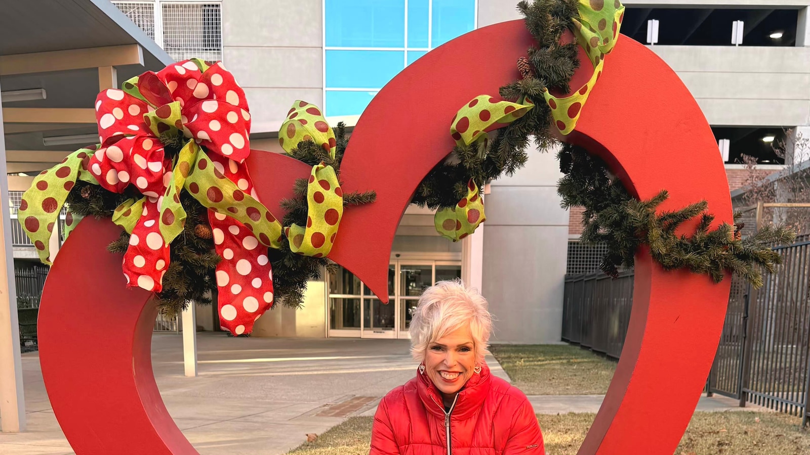 تتعرض النساء أيضًا للنوبات القلبية. فهم المخاطر، الأعراض وكيفية إنقاذ نفسك تتعرض النساء أيضًا للنوبات القلبية. فهم المخاطر، الأعراض وكيفية إنقاذ نفسك