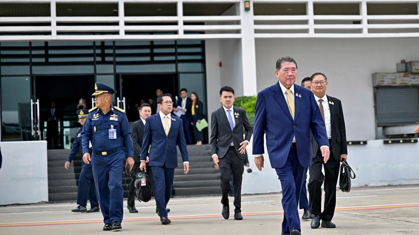 Cambodian and Thai leaders hold ceasefire talks as border violence enters fifth day
