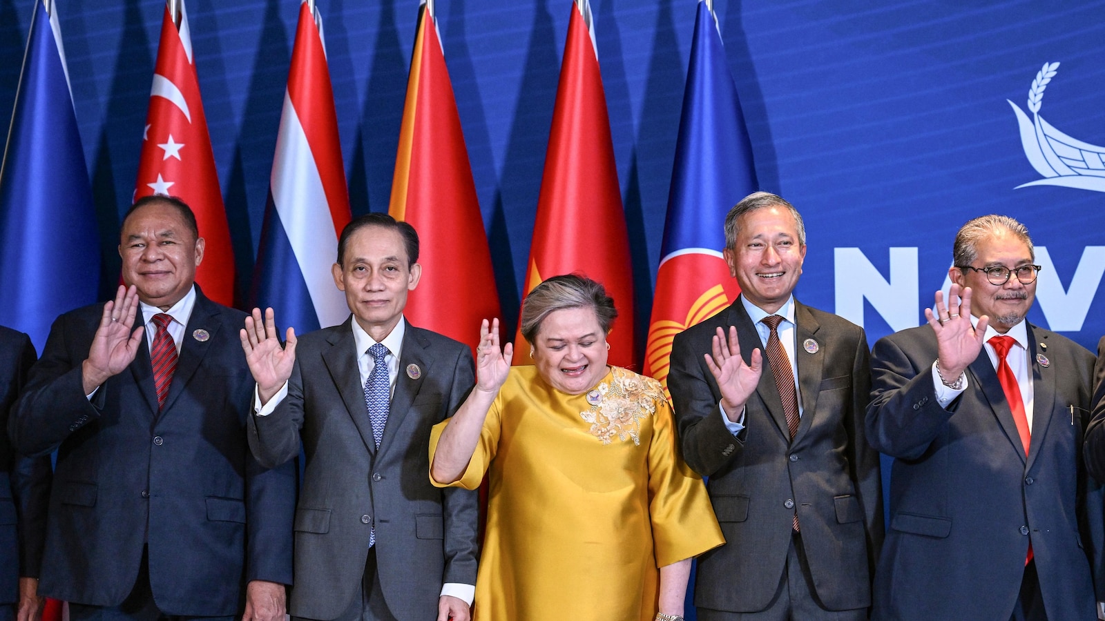 АСЕАН не признава управляваните от военните избори в Мианмар, казва висшият филипински дипломат