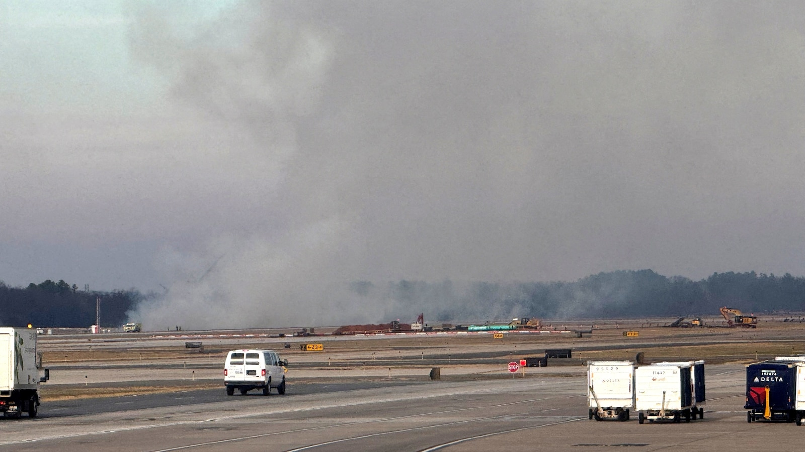 No injuries after engine fails on United flight, sparks brush fire near runway