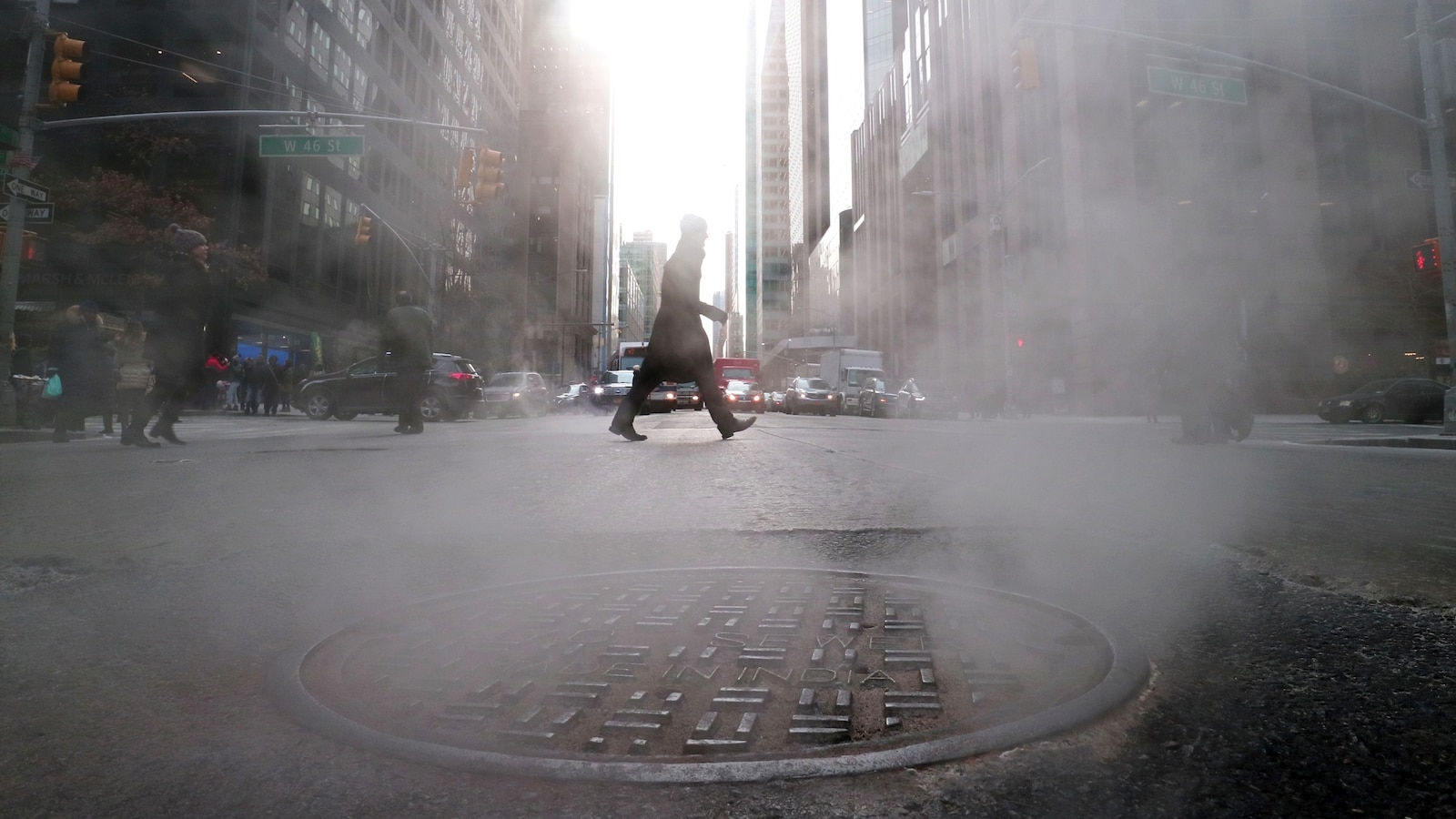 5 people spotted climbing out of manhole in New York City
