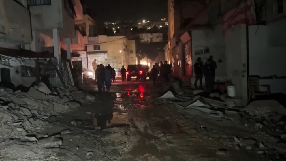 Video Heavy fighting and explosions rock several hospitals in Gaza City ...