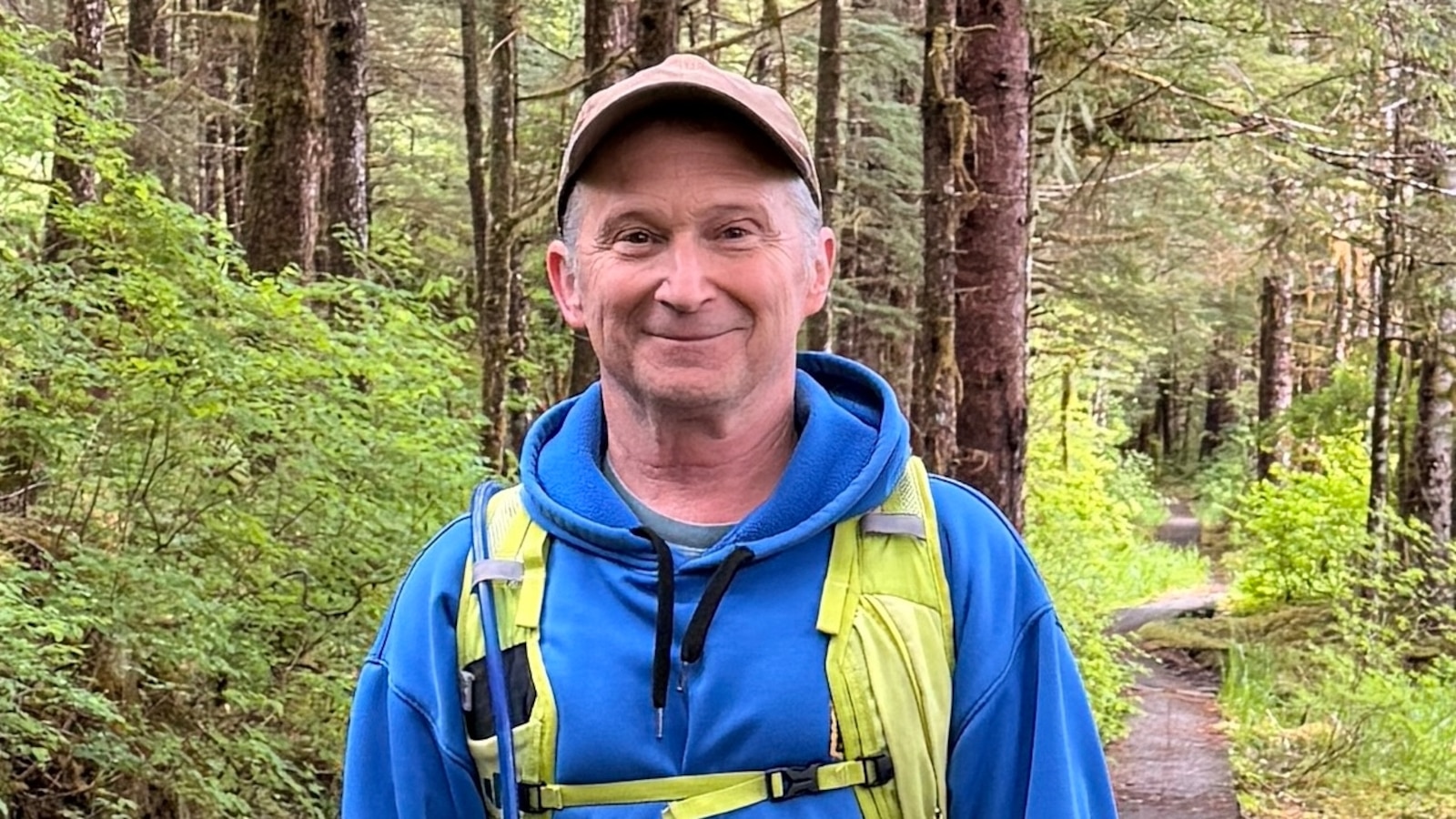Alaska election official threatens to disqualify R