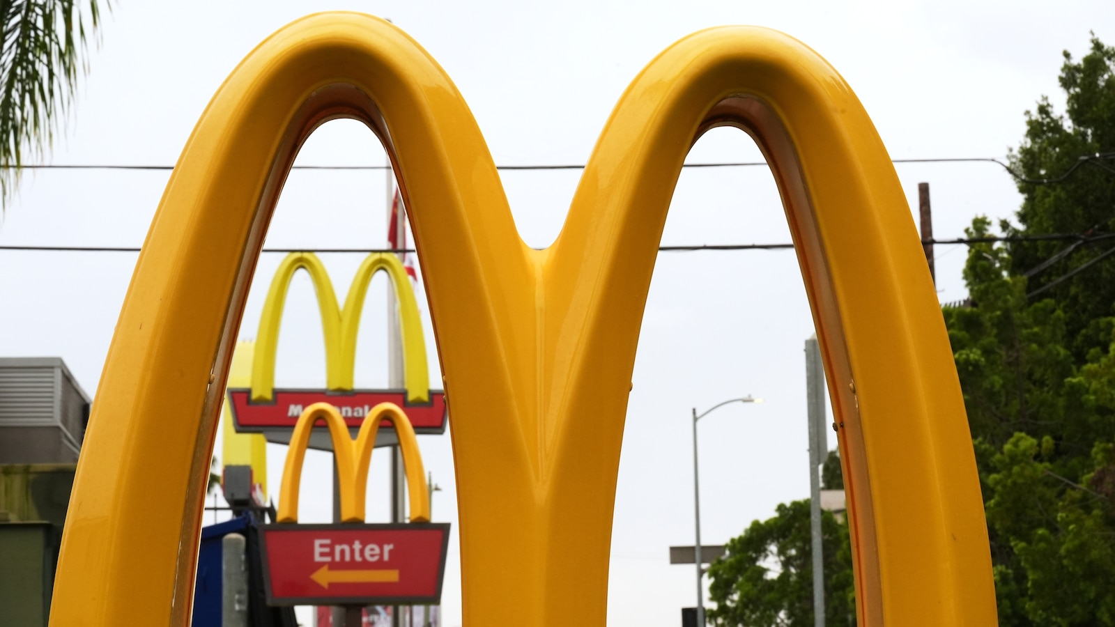 McDonald’s is facing a federal lawsuit that alleges its AI-enhanced pricing tool violates antitrust laws because it shares nonpublic data with franchisees who might be competing in the same market.
