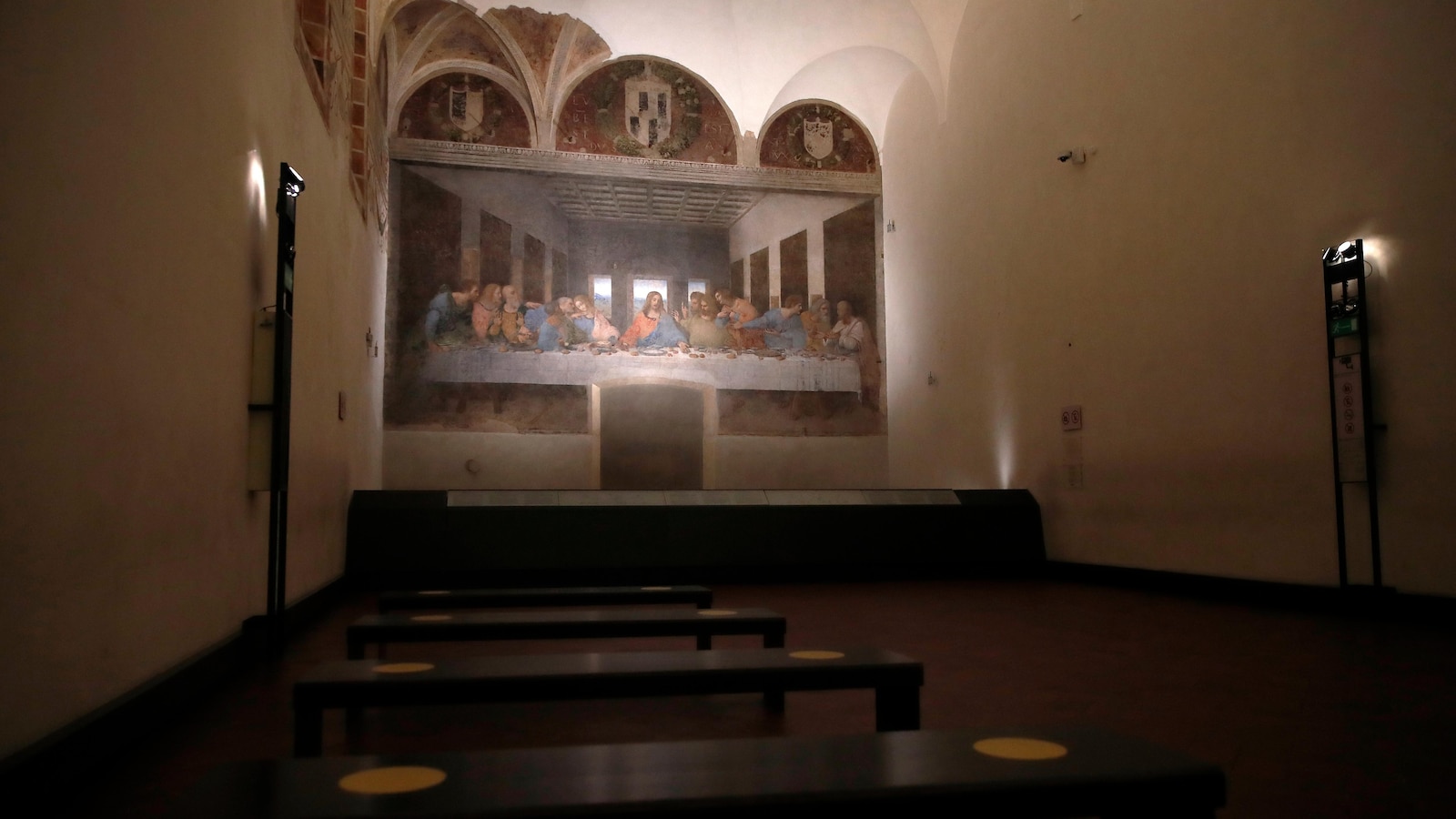 Туристите спряха да видят Тайната вечеря, докато олимпийските ВИП персони, включително Ванс, посетиха