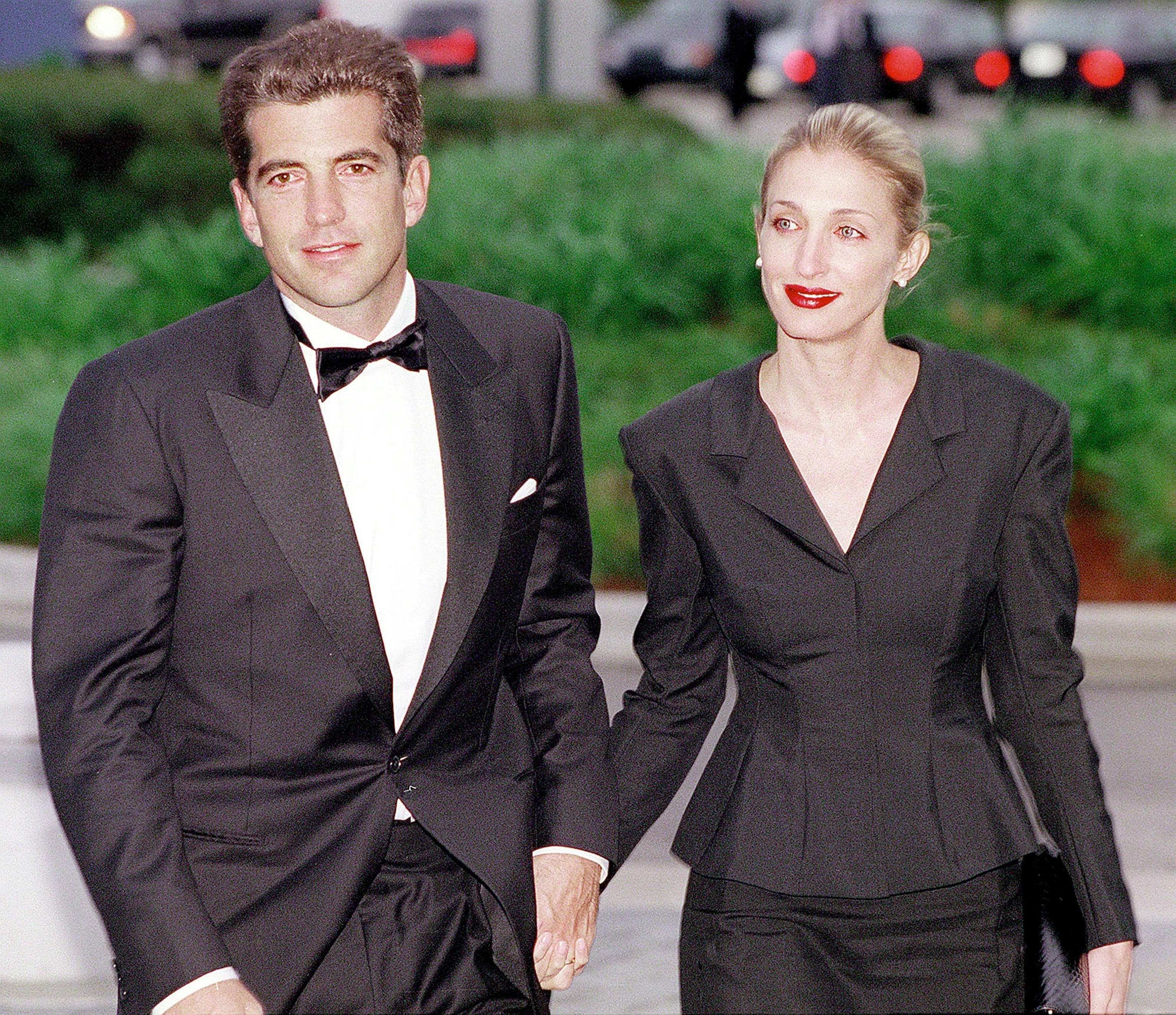 PHOTO: John F. Kennedy, Jr. and his wife Carolyn Bessette Kennedy arrive at the annual John F. Kennedy Library Foundation dinner, May 23, 1999, at the Kennedy Library in Boston.