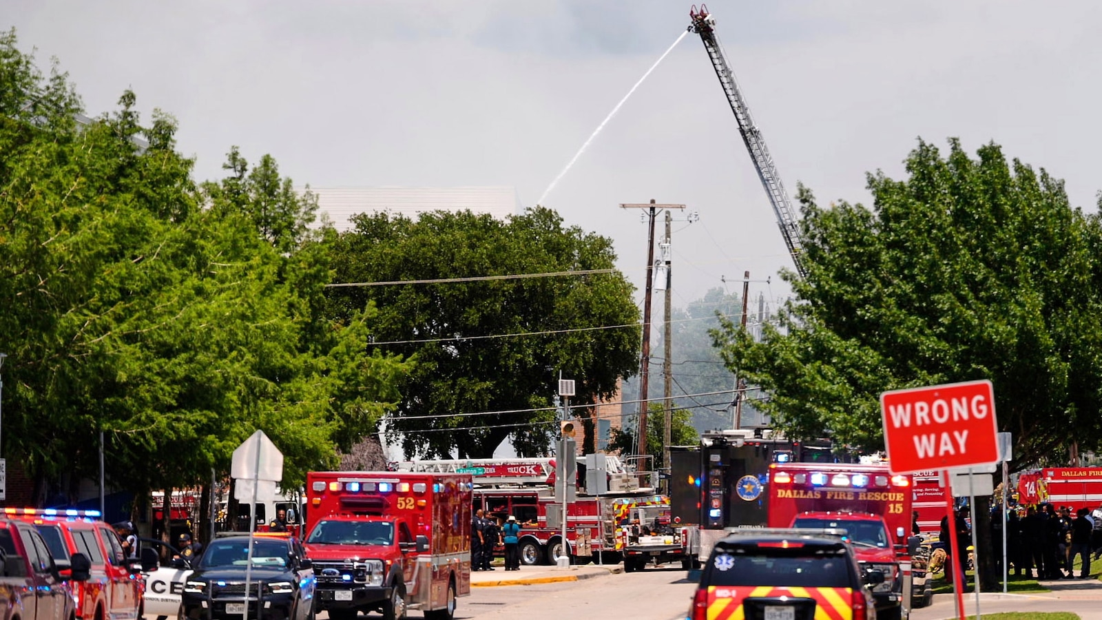 3 dead, including child, after explosion, massive fire at Dallas apartment complex 3 dead, including child, after explosion, massive fire at Dallas apartment complex