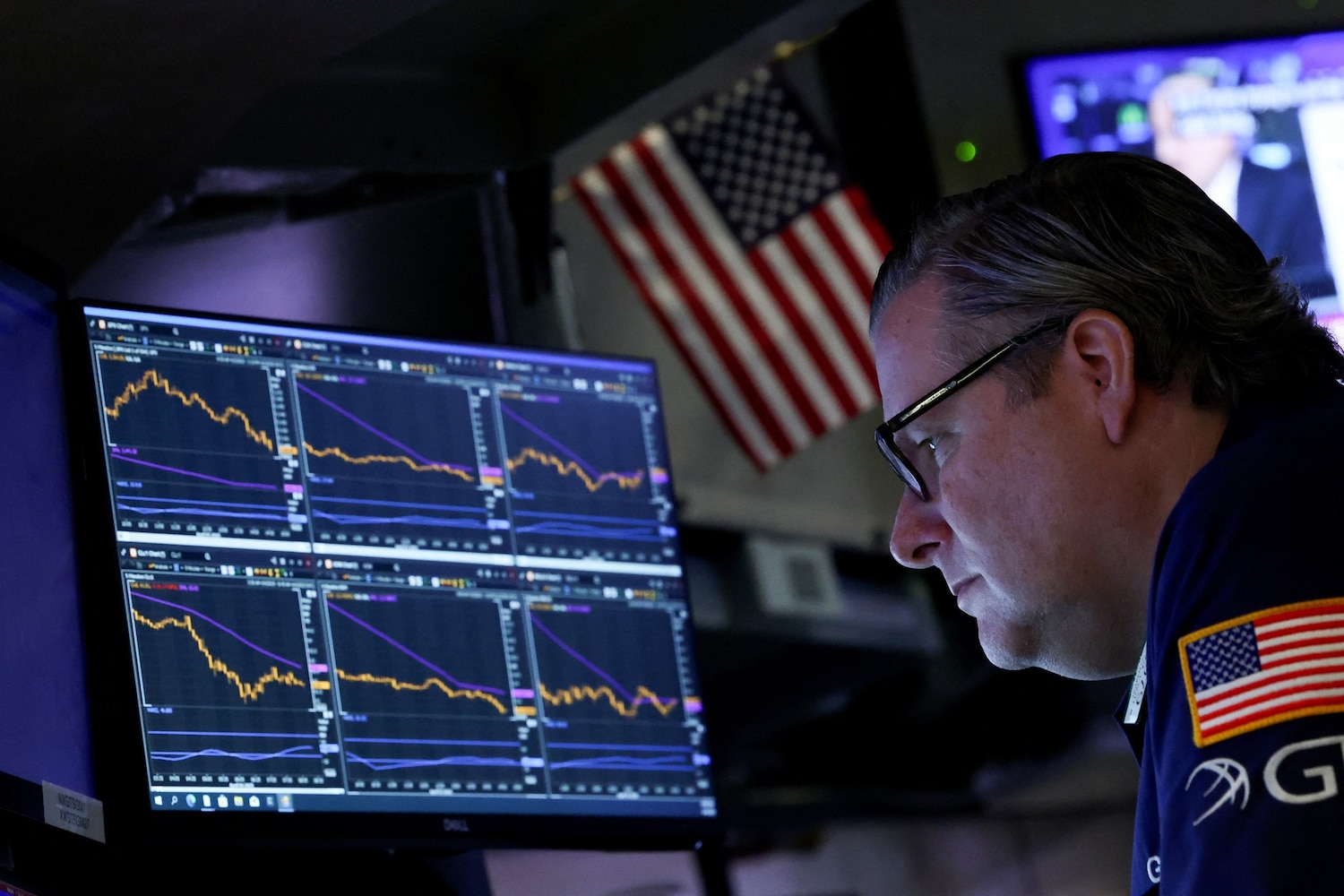 Dow closes down 2,200 points, Nasdaq enters bear market amid tariff fallout  - ABC News