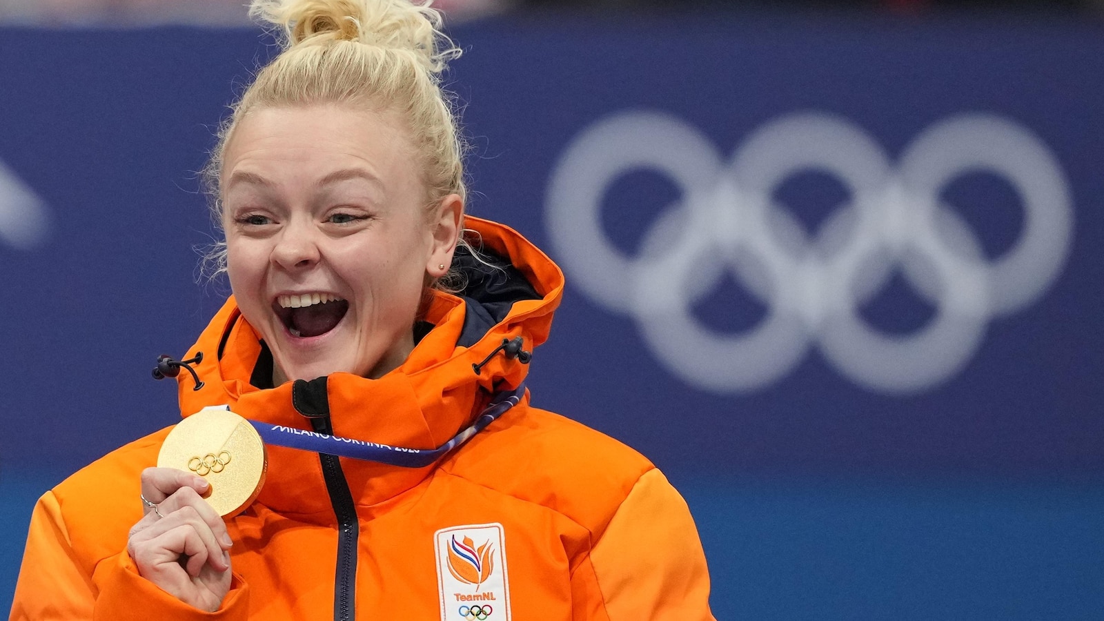 Dutch star Xandra Velzeboer wins 1,000 meters short track final for 2nd gold in Milan