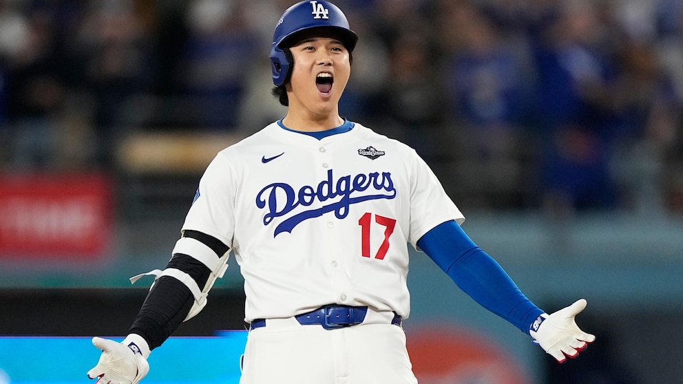 Another big Sho: Ohtani hits 2 homers, ties record with 4 extra-base hits in World Series Game 3 - ABC News