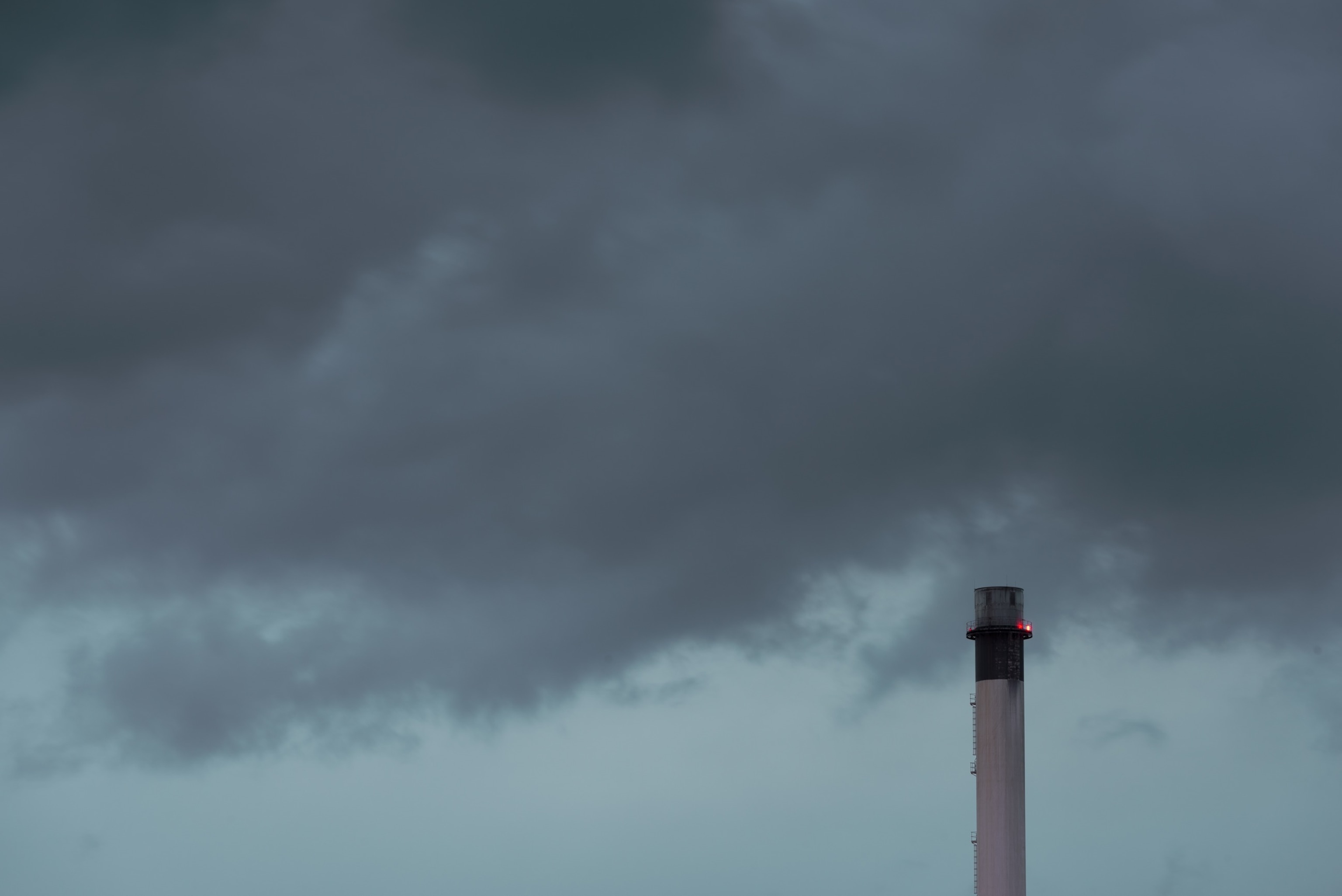 PHOTO: Smoke emissions from an industrial coal burning electric power plant.