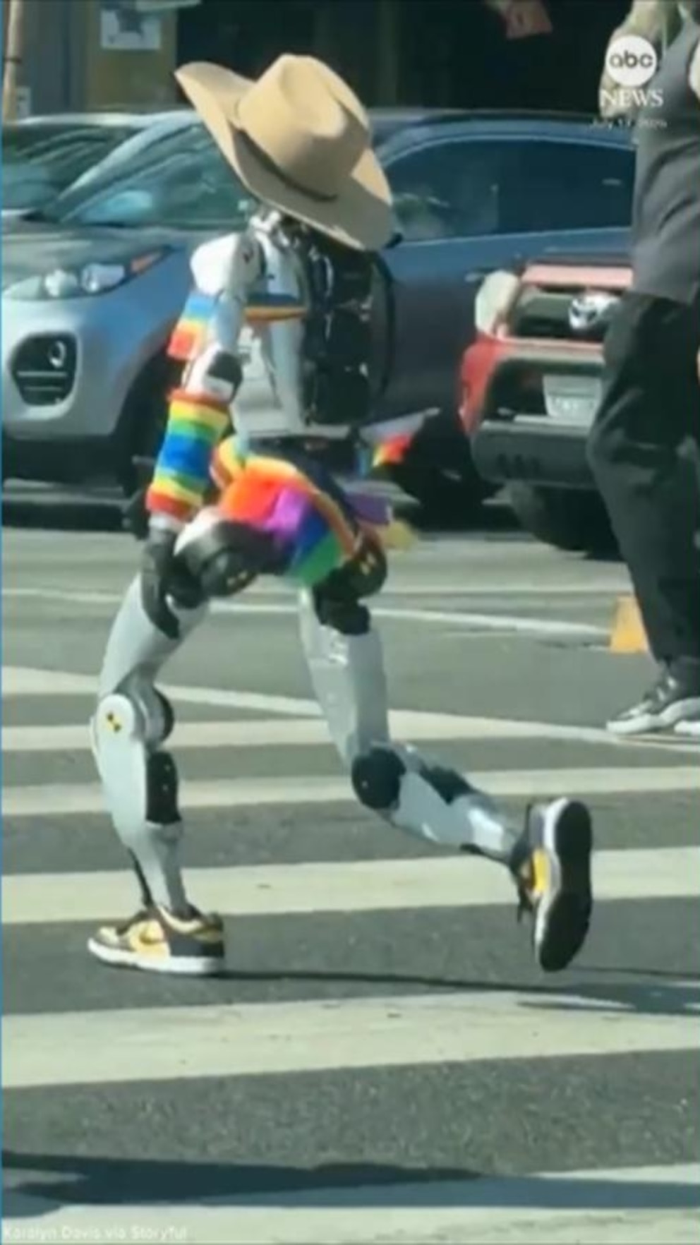 NextImg:Video Mysterious Pride flag-wearing robot spotted in Hollywood