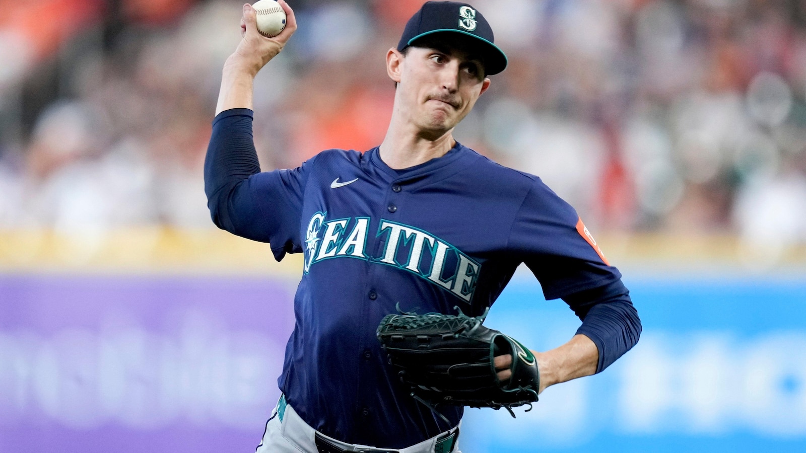 Seattle Mariners' Cal Raleigh Nears Historic 60-Home Run Milestone